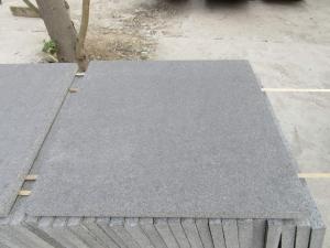 azulejos de paso de piso de granito negro azabache cepillado flameado