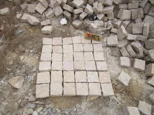 Patrón de pavimento de adoquín dividido natural de granito amarillo G682