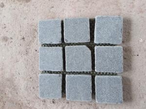 Piedra de pavimento de granito flameado gris oscuro G654