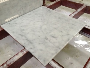 Azulejo de piso de baño de mármol de Carrara blanco pulido